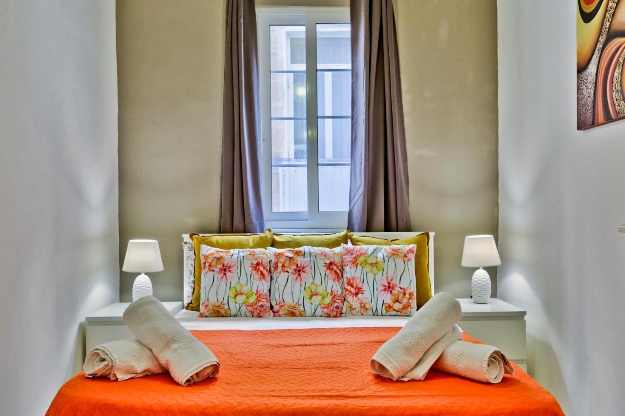 Charming Valletta 1 Bedroom Apartment Off Republic Street Sleeps 4 Kültér fotó